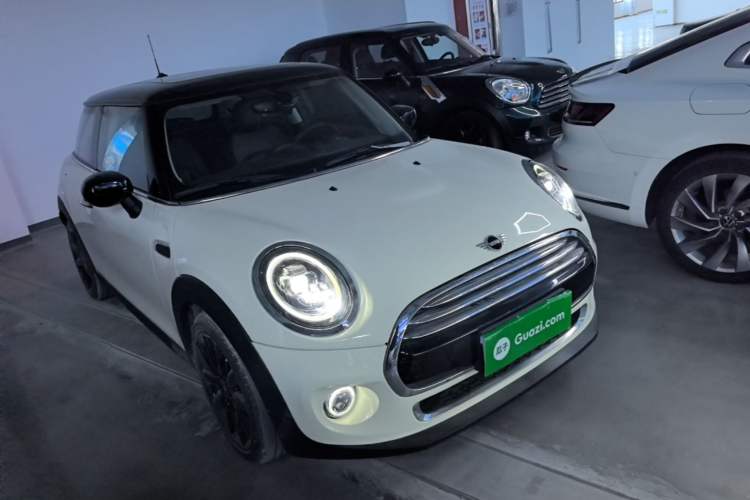 Used MINI 2019 1.5T COOPER Artist Front Right 45 Deg