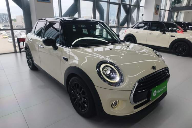 Used MINI 2019 1.5T COOPER Classic Edition Five-Door Version Front Right 45 Deg