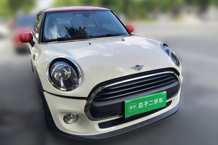 Used MINI 2019 1.5T ONE Front Right 45 Deg