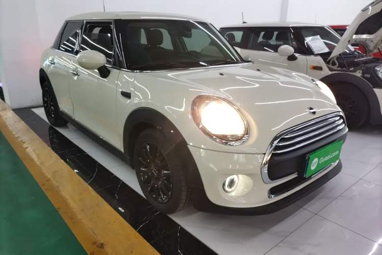 Used MINI 2019 1.5T ONE PLUS Five-Door Edition Front Right 45 Deg