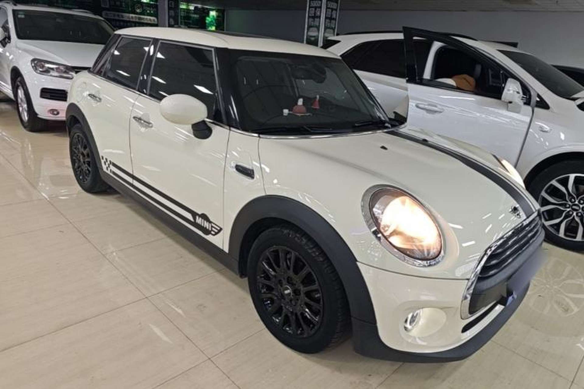 Used MINI 2019 1.5T ONE PLUS Five-Door Edition Front Right 45 Deg