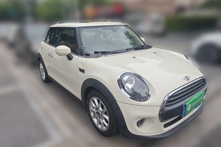 Used MINI 2019 1.5T ONE Front Right 45 Deg