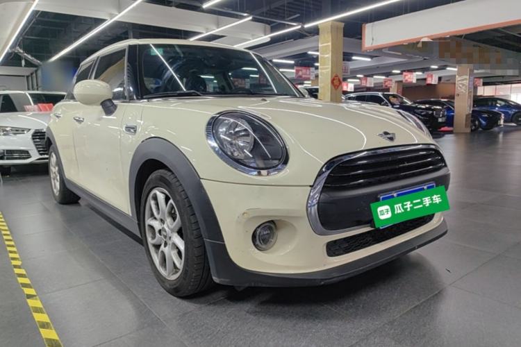 Used MINI 2019 1.5T ONE Five-Door Edition Front Right 45 Deg
