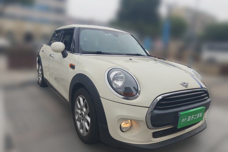 Used MINI 2019 1.5T ONE Five-Door Edition Front Right 45 Deg