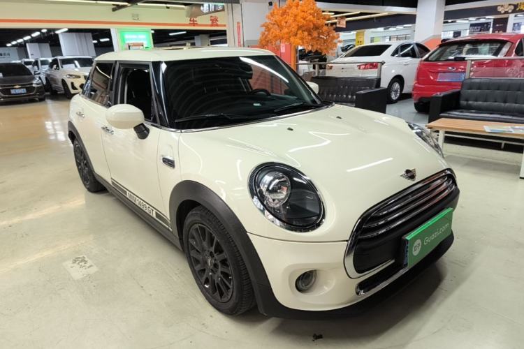 Used MINI 2019 1.5T ONE PLUS Five-Door Edition Front Right 45 Deg