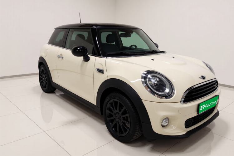 Used MINI 2019 1.5T COOPER Classic Edition Front Right 45 Deg