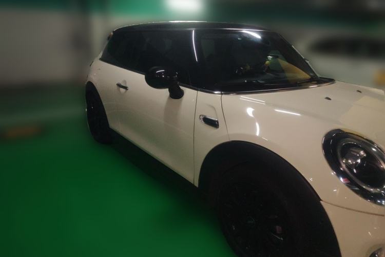 Used MINI 2019 1.5T COOPER Classic Edition Front Right 45 Deg