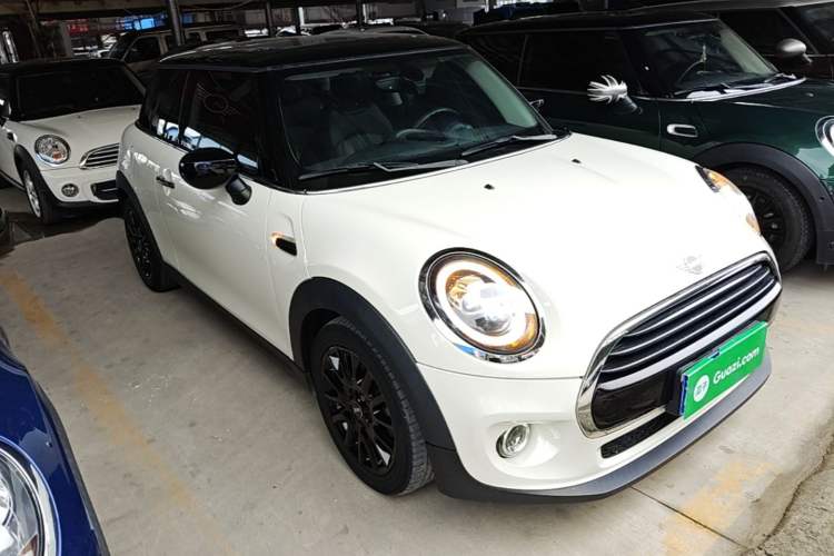 Used MINI 2019 1.5T COOPER Classic Edition Front Right 45 Deg