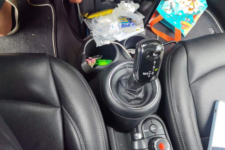 Used MINI 2019 1.5T ONE PLUS Five-Door Edition Gear Lever