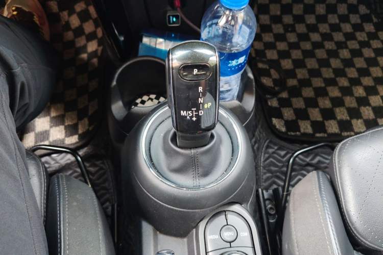 Used MINI 2019 1.5T COOPER Artist Gear Lever