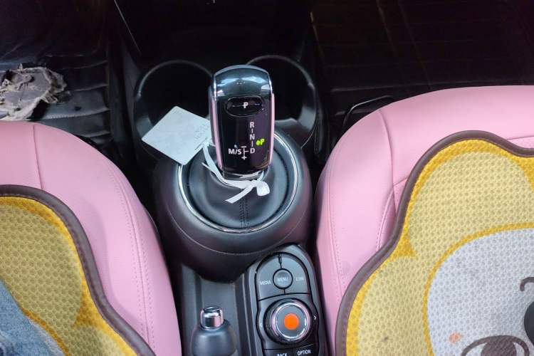 Used MINI 2019 1.5T ONE PLUS Five-Door Edition Gear Lever