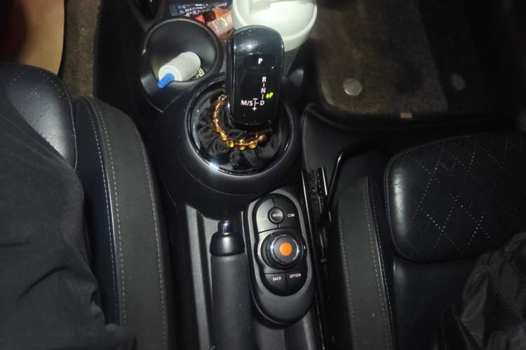 Used MINI 2019 1.5T COOPER Artist Gear Lever