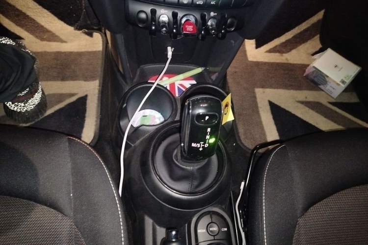 Used MINI 2019 1.5T ONE Five-Door Edition Gear Lever