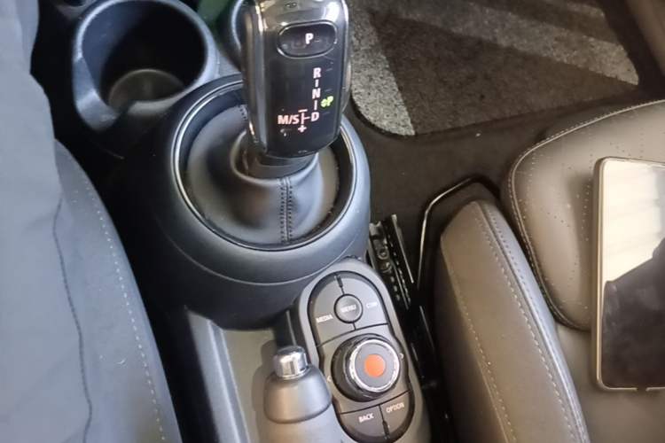 Used MINI 2019 1.5T COOPER Artist Five-Door Edition Gear Lever