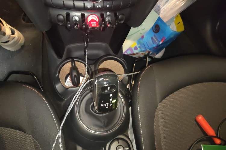 Used MINI 2019 1.5T ONE Five-Door Edition Gear Lever