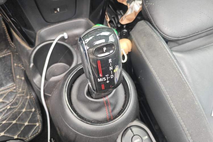 Used MINI 2019 2.0T COOPER S Classic Edition Gear Lever