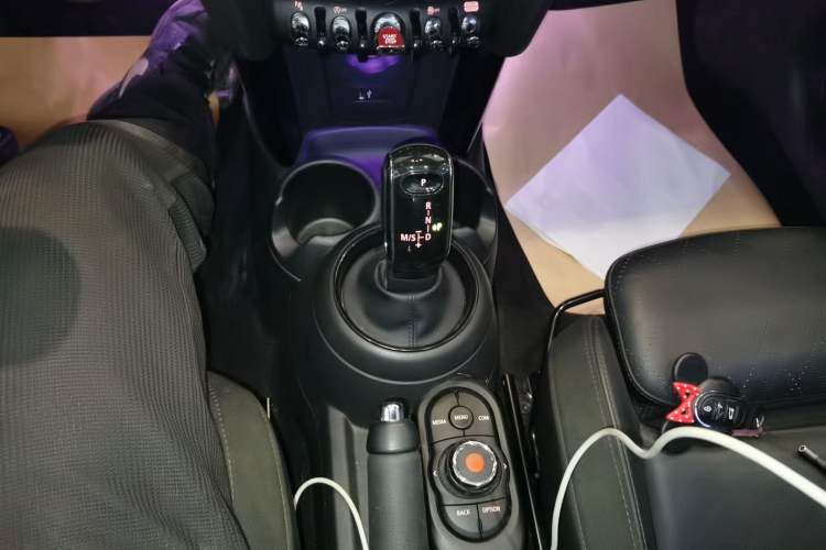 Used MINI 2019 1.5T COOPER Artist Gear Lever