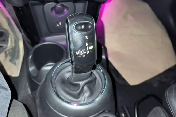 Used MINI 2019 1.5T COOPER Artist Gear Lever