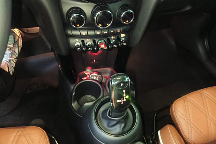 Used MINI 2019 1.5T COOPER Artist Gear Lever