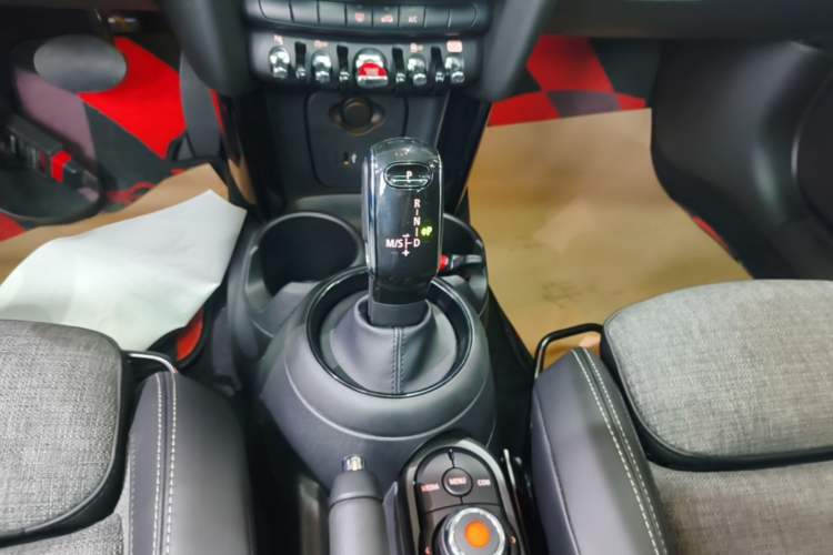 Used MINI 2019 1.5T COOPER Classic Edition Five-Door Version Gear Lever