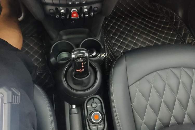 Used MINI 2019 1.5T ONE Five-Door Edition Gear Lever