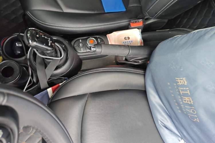 Used MINI 2019 1.5T ONE PLUS Five-Door Edition Gear Lever
