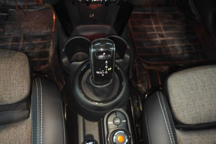 Used MINI 2019 1.5T COOPER Classic Edition Five-Door Version Gear Lever