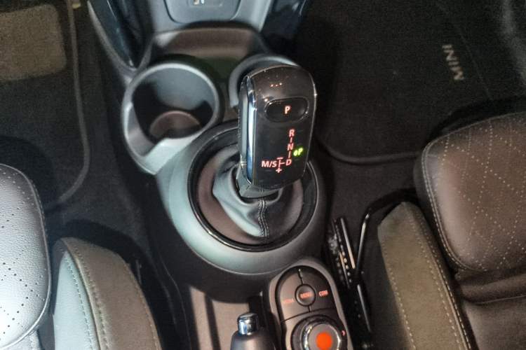 Used MINI 2019 1.5T COOPER Artist Gear Lever