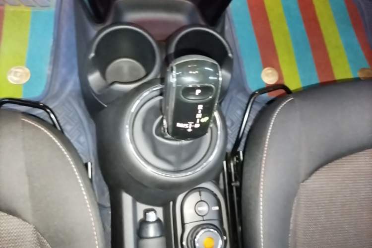 Used MINI 2019 1.5T ONE PLUS Five-Door Edition Gear Lever