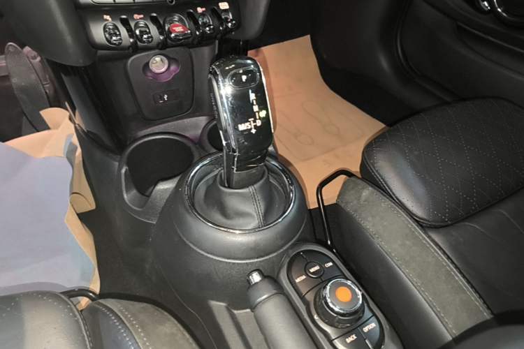 Used MINI 2019 1.5T COOPER Artist Gear Lever