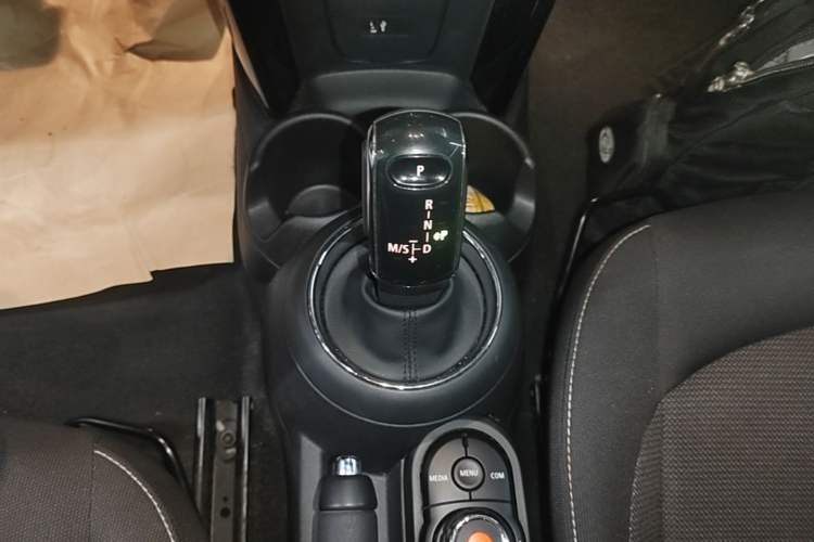 Used MINI 2019 1.5T ONE PLUS Five-Door Edition Gear Lever
