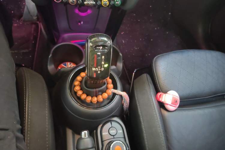 Used MINI 2019 2.0T COOPER S Classic Edition Gear Lever