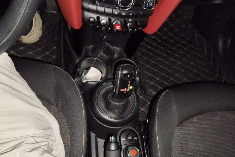 Used MINI 2019 1.5T ONE PLUS Five-Door Edition Gear Lever