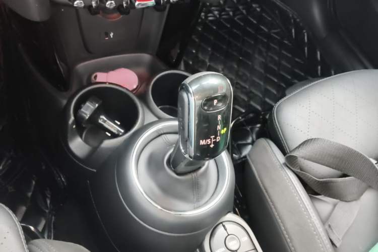 Used MINI 2019 1.5T COOPER Artist Gear Lever