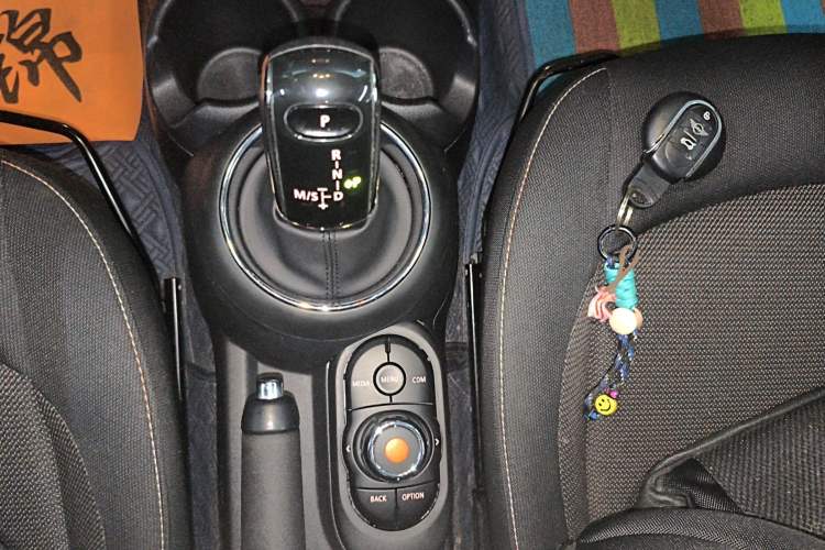 Used MINI 2019 1.5T ONE PLUS Five-Door Edition Gear Lever