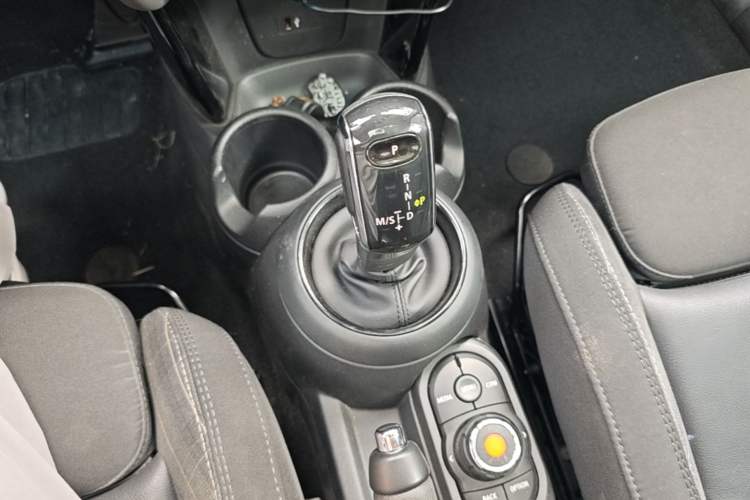 Used MINI 2019 1.5T COOPER Classic Edition Five-Door Version Gear Lever