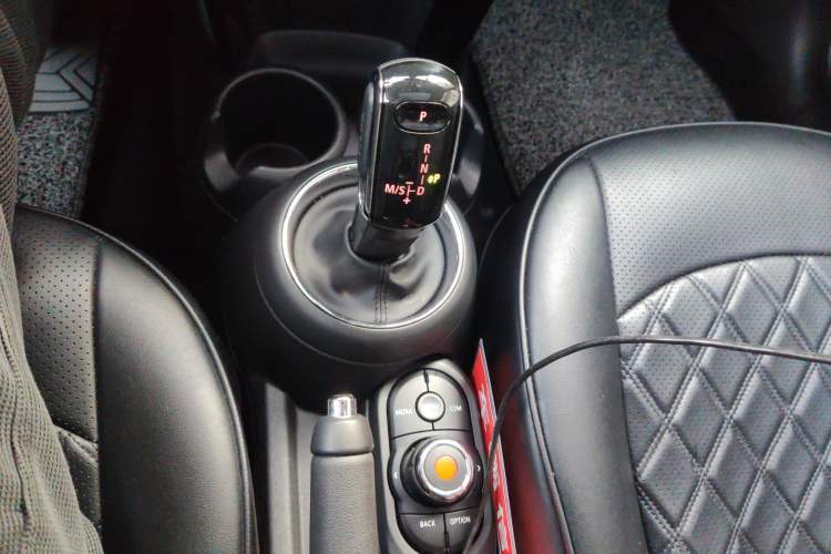 Used MINI 2019 1.5T ONE PLUS Five-Door Edition Gear Lever