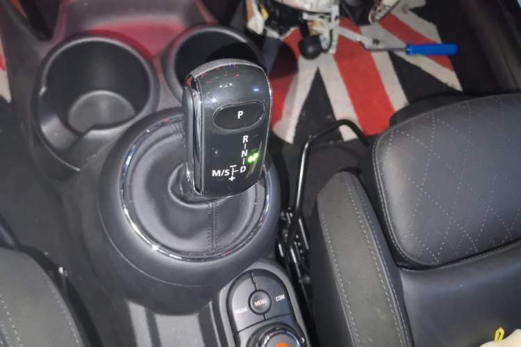 Used MINI 2019 1.5T COOPER Artist Gear Lever