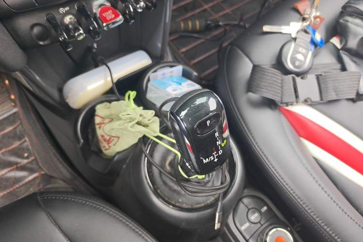 Used MINI 2019 1.5T ONE Five-Door Edition Gear Lever