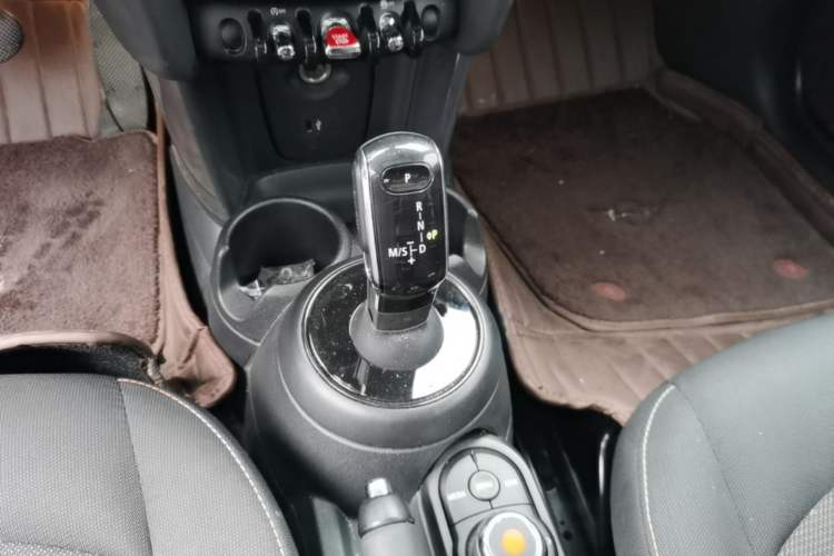 Used MINI 2019 1.5T ONE Five-Door Edition Gear Lever