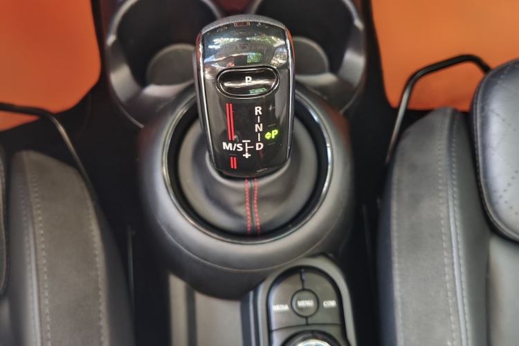 Used MINI 2019 2.0T COOPER S Classic Edition Gear Lever