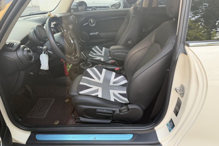 Used MINI 2019 2.0T COOPER S Artist Interior 1