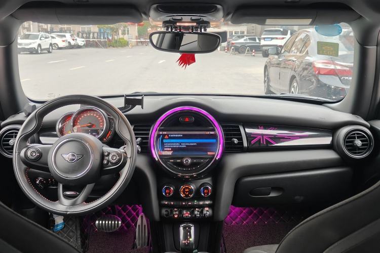 Used MINI 2019 1.5T COOPER Racing Driver Interior 1