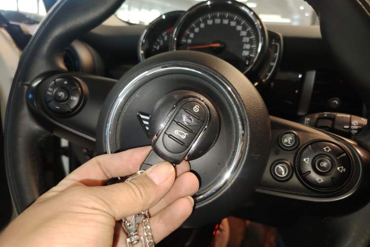Used MINI 2019 1.5T COOPER Classic Edition Five-Door Version Interior 1