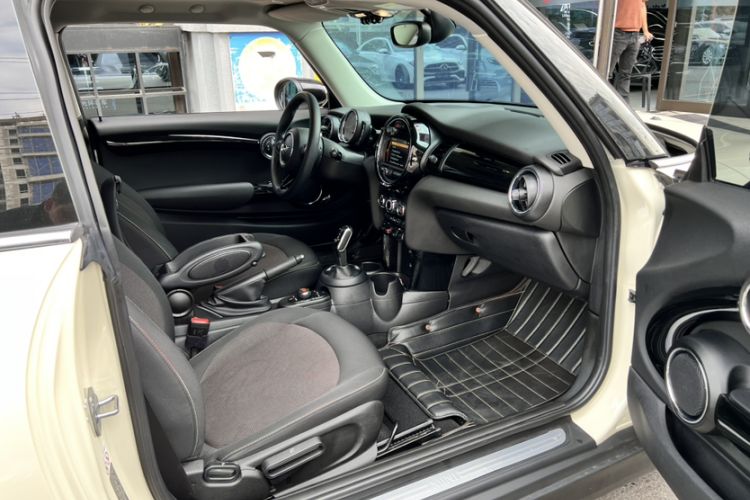 Used MINI 2019 1.5T ONE PLUS Interior 11