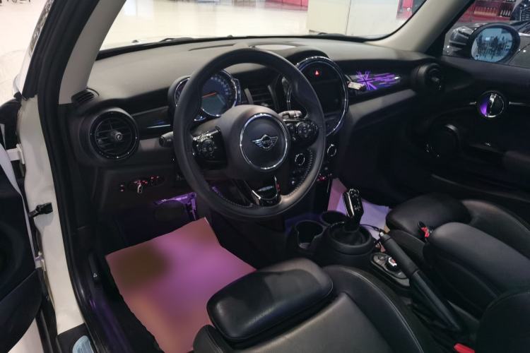 Used MINI 2019 1.5T COOPER Artist Interior 2