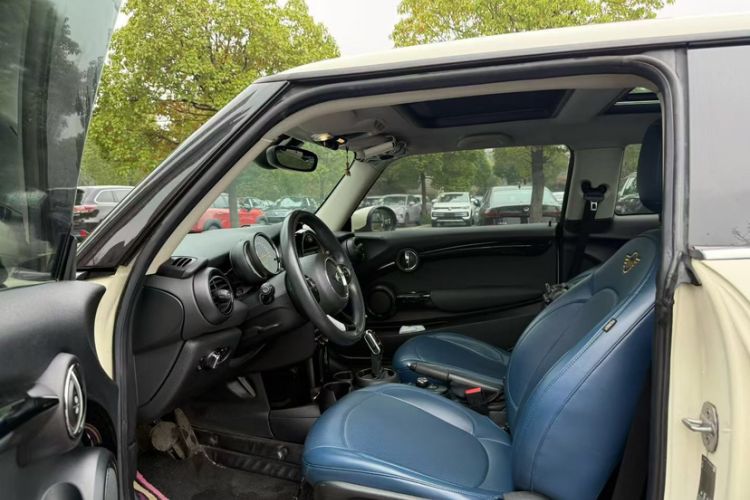 Used MINI 2019 1.5T ONE PLUS Interior 2