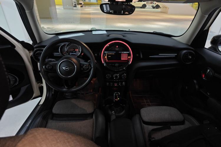 Used MINI 2019 1.5T COOPER Classic Edition Five-Door Version Interior 2