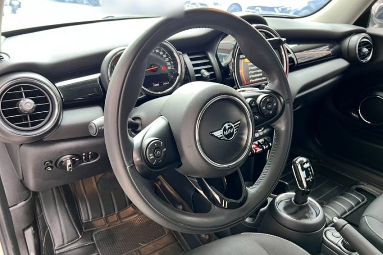 Used MINI 2019 1.5T ONE PLUS Interior 2