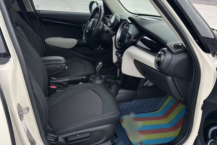 Used MINI 2019 1.5T ONE PLUS Five-Door Edition Interior 2